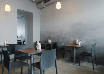 Kavinės-baro sauso tinko sienų ir senų betoninių grindų paviršiaus remontas bei dekoratyvinė apdaila