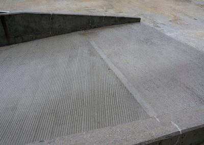 Kietėjančio betono priežiūra ir hidroizoliacija su SINAK S-102™